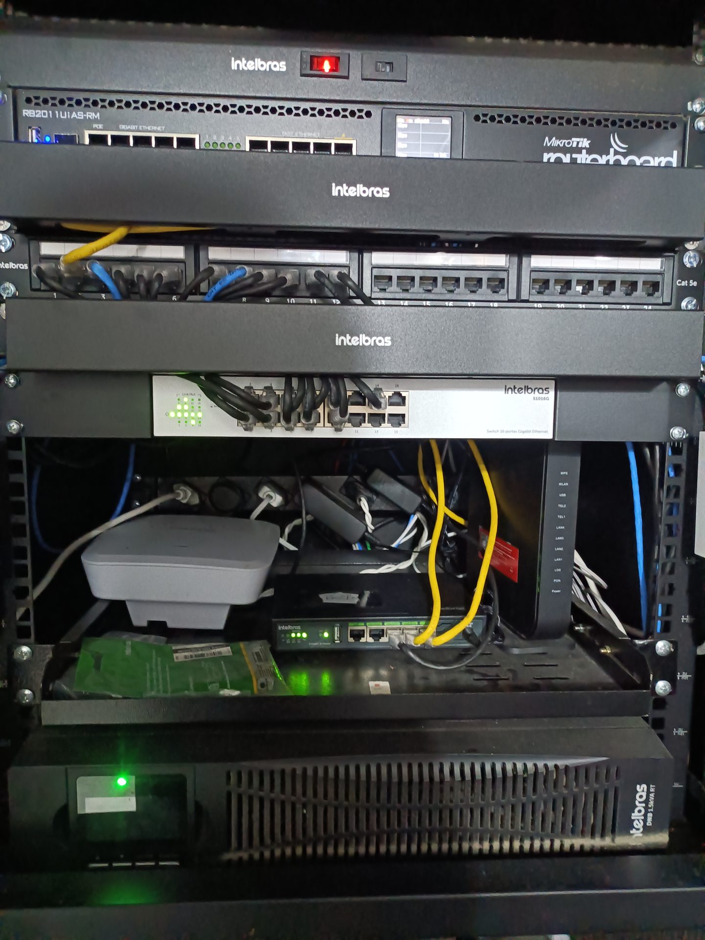 Rack Intelbras com nobreak
