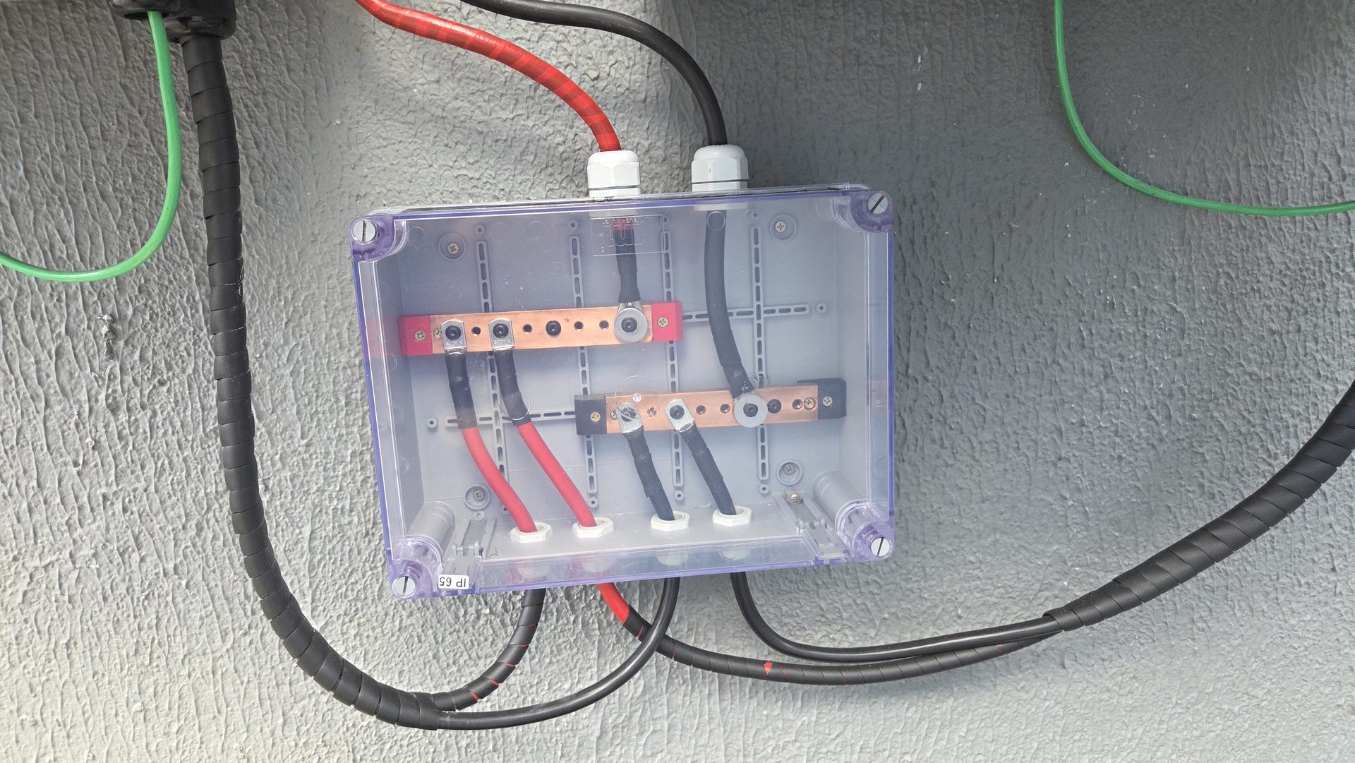 String box solar com conexões